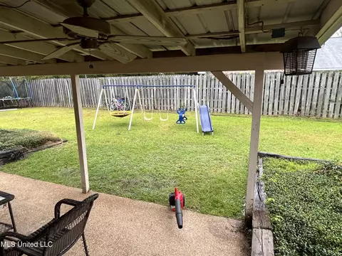 Exterior - 810 Colonial Cir, Jackson, MS 39211 photo 3 of 3