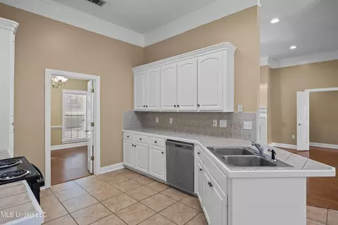 Entry Way - 236 Wakeland Dr, Raymond, MS 39154 photo 2 of 4