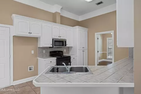 Entry Way - 236 Wakeland Dr, Raymond, MS 39154 photo 1 of 4