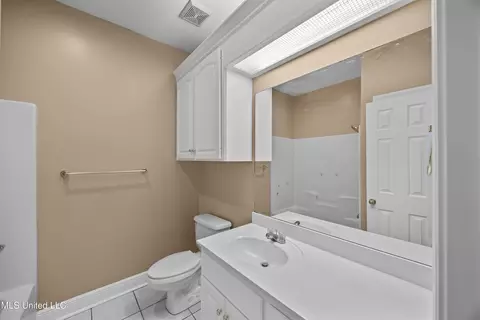 Bath - 236 Wakeland Dr, Raymond, MS 39154 photo 3 of 3