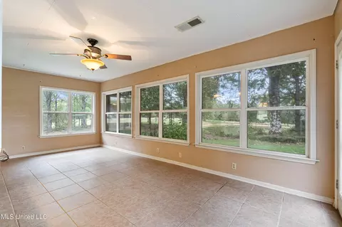 Exterior - 1250 Robertson Rd, Hernando, MS 38632 photo 4 of 7