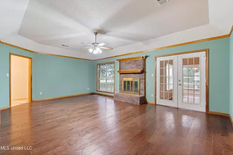 Living - 1250 Robertson Rd, Hernando, MS 38632 photo 1 of 3