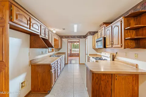 Kitchen - 1250 Robertson Rd, Hernando, MS 38632 photo 1 of 3