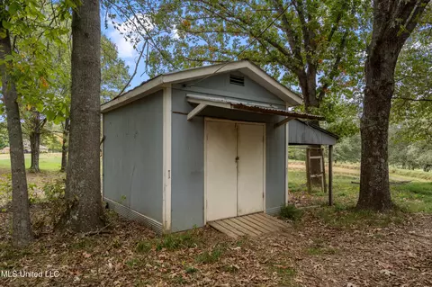 Exterior - 1250 Robertson Rd, Hernando, MS 38632 photo 5 of 7
