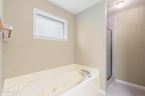 Bath - 1250 Robertson Rd, Hernando, MS 38632 photo 4 of 4