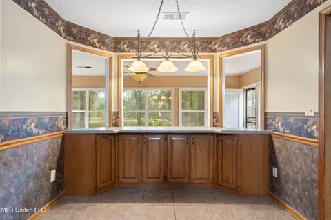 Dining - 1250 Robertson Rd, Hernando, MS 38632 photo 2 of 2