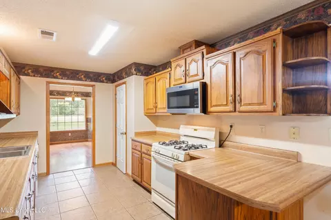 Kitchen - 1250 Robertson Rd, Hernando, MS 38632 photo 3 of 3