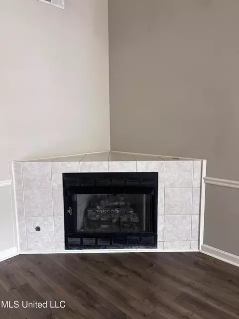 Living - 1990 Mcingvale, Hernando, MS 38632 photo 2 of 4