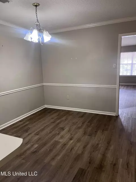 Dining - 1990 Mcingvale, Hernando, MS 38632 photo 1 of 2