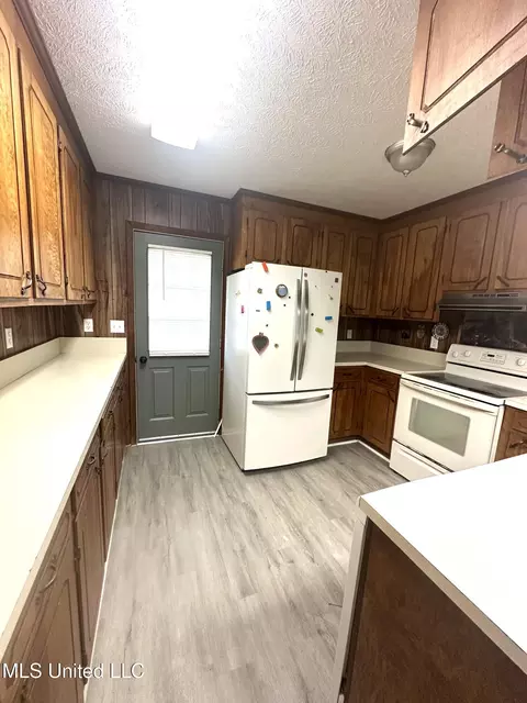 Kitchen - 3575 Smith County Road 110, Magee, MS 39111 photo 1 of 3