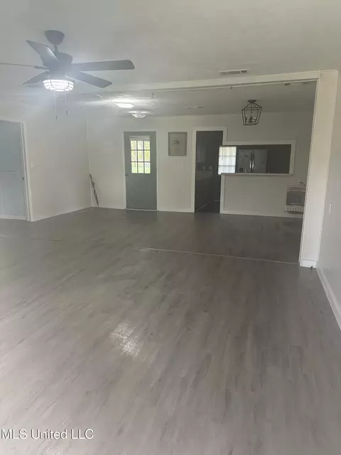 Living - 3575 Smith County Road 110, Magee, MS 39111 photo 1 of 1