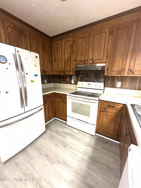 Kitchen - 3575 Smith County Road 110, Magee, MS 39111 photo 2 of 3