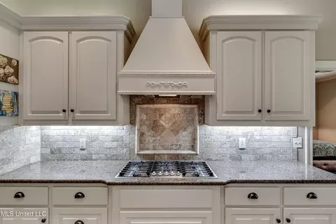 Kitchen - 425 Turtle Ln, Brandon, MS 39047 photo 7 of 8