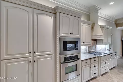 Kitchen - 425 Turtle Ln, Brandon, MS 39047 photo 5 of 8