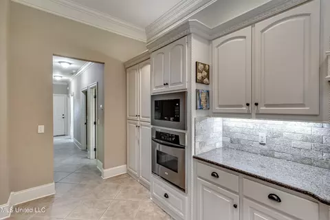 Kitchen - 425 Turtle Ln, Brandon, MS 39047 photo 8 of 8