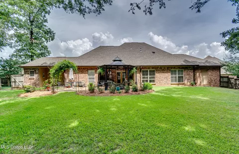 Exterior - 425 Turtle Ln, Brandon, MS 39047 photo 6 of 14