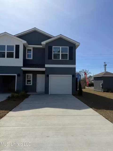 7800 Reagan Ct, Ocean Springs, MS 39564