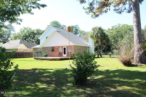 2204 Beachview Dr, Ocean Springs, MS 39564