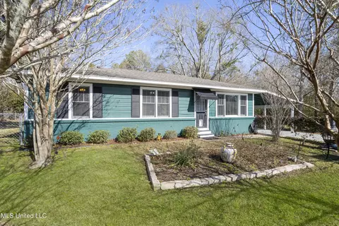 8442 Louise St, Biloxi, MS 39532