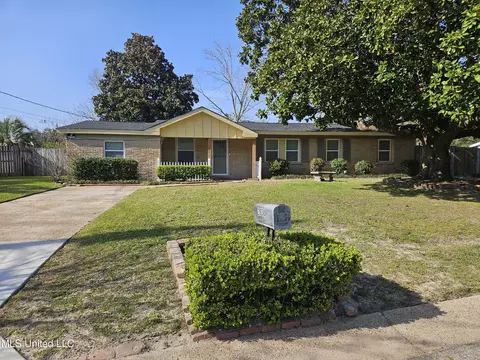2130 Driftwood Dr, Biloxi, MS 39531