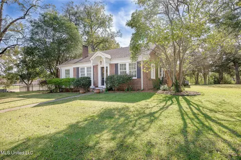 306 E Main St, Raymond, MS 39154