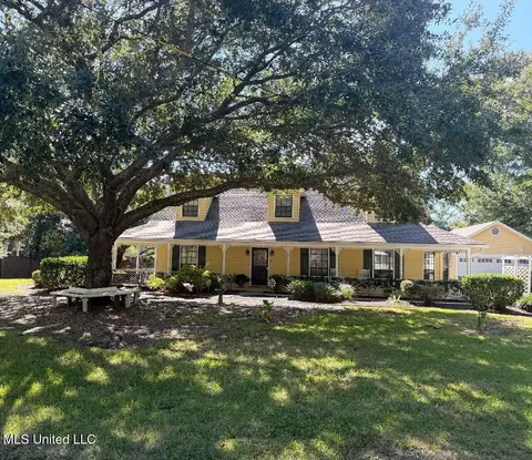 13709 Docena Cir, Ocean Springs, MS 39564