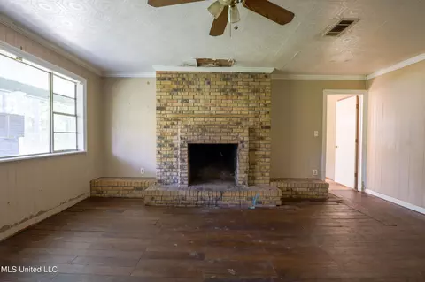 Living - 4124 Swilley Rd, Wesson, MS 39191 photo 1 of 2