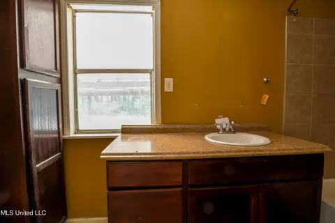 Bath - 4124 Swilley Rd, Wesson, MS 39191 photo 4 of 4
