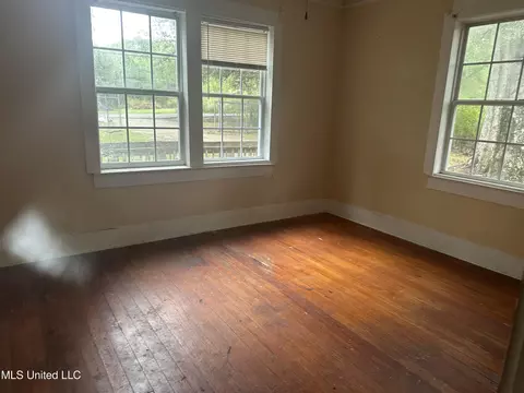 136 Plummer Cir, Jackson, MS 39212 photo 3