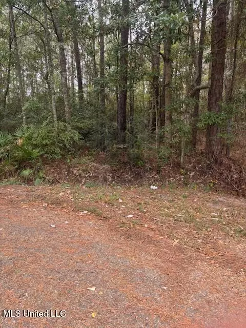 00 White St, Gulfport, MS 39503