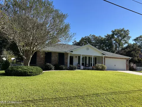 8716 W Diamondhead Dr, Diamondhead, MS 39525