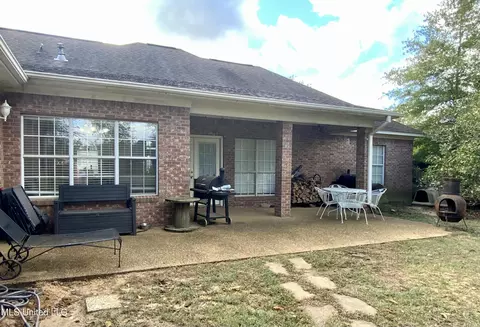 Exterior - 205 Park Ridge Dr, Brandon, MS 39042 photo 2 of 4