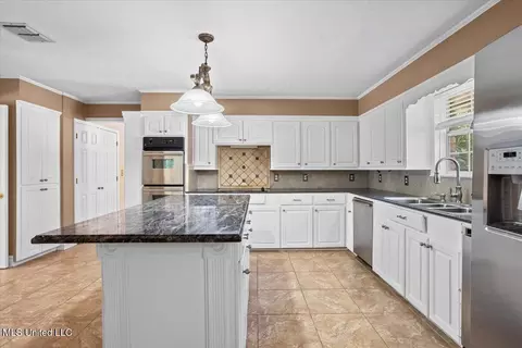 Kitchen - 1001 Pinehurst Pl, Mccomb, MS 39648 photo 1 of 3