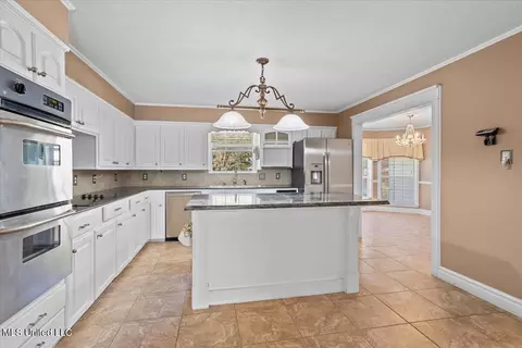 Kitchen - 1001 Pinehurst Pl, Mccomb, MS 39648 photo 3 of 3