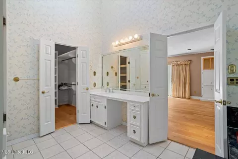 Bath - 1001 Pinehurst Pl, Mccomb, MS 39648 photo 2 of 8