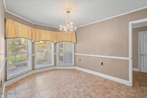 Dining - 1001 Pinehurst Pl, Mccomb, MS 39648 photo 2 of 3