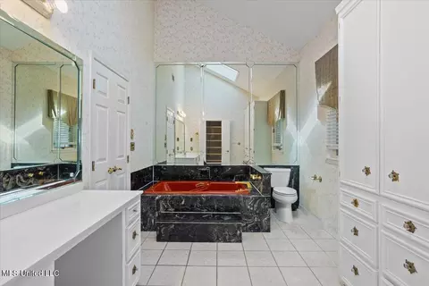 Bath - 1001 Pinehurst Pl, Mccomb, MS 39648 photo 3 of 8