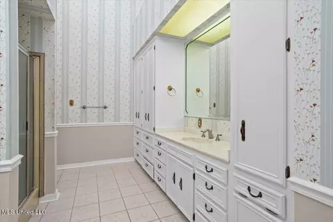 Bath - 1001 Pinehurst Pl, Mccomb, MS 39648 photo 1 of 8