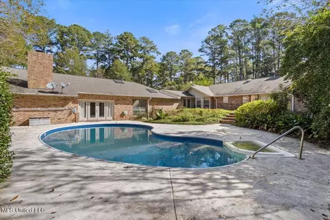 Exterior - 1001 Pinehurst Pl, Mccomb, MS 39648 photo 1 of 4