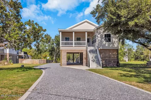 702 Saint Louis St, Pass Christian, MS 39571