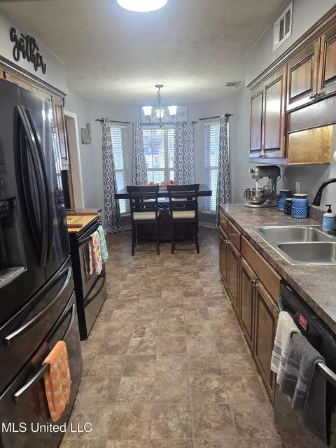 Kitchen - 116 Windchase Dr, Brandon, MS 39042 photo 2 of 2