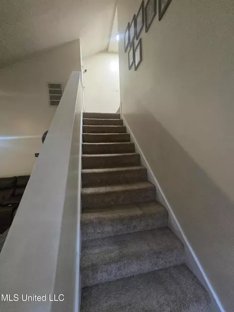 Entry Way - 116 Windchase Dr, Brandon, MS 39042 photo 2 of 3