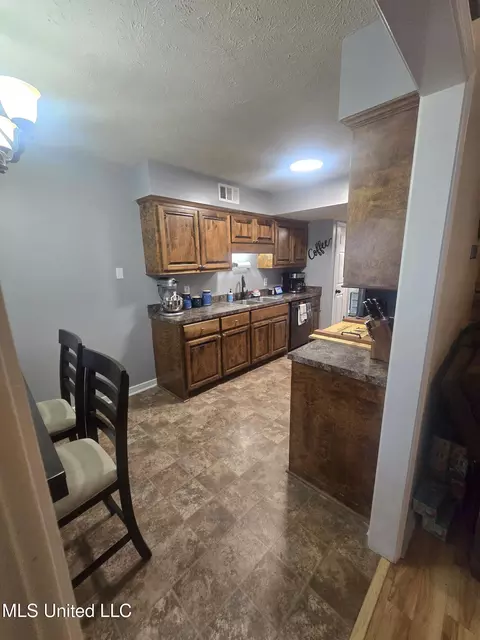 Kitchen - 116 Windchase Dr, Brandon, MS 39042 photo 1 of 2