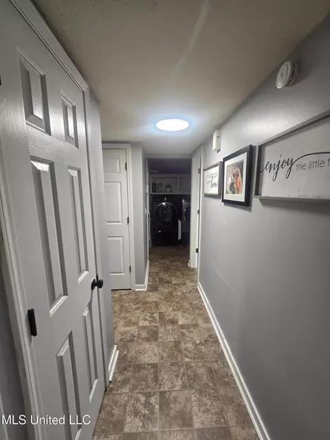 Entry Way - 116 Windchase Dr, Brandon, MS 39042 photo 1 of 3