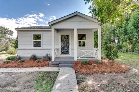 512 SW 2nd St, Magee, MS 39111