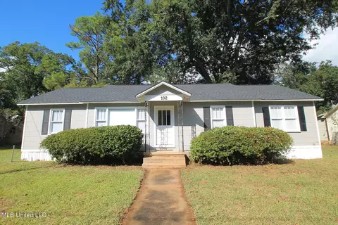 102 Eubanks St, Lucedale, MS 39452
