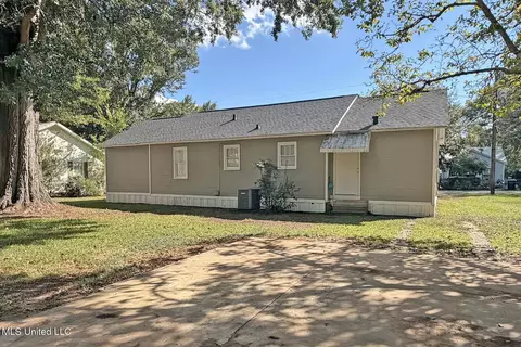 Exterior - 102 Eubanks St, Lucedale, MS 39452 photo 3 of 5