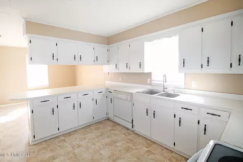 Kitchen - 102 Eubanks St, Lucedale, MS 39452 photo 2 of 4