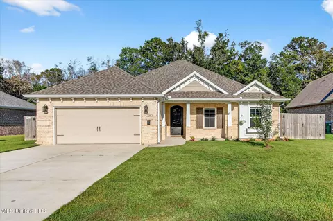 124 Spanish Cove Dr, Ocean Springs, MS 39564