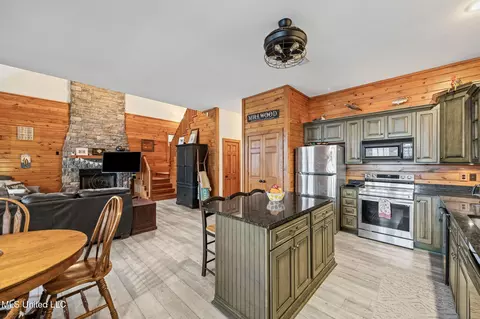 Kitchen - 10888 Glen Cairn Cv, Hernando, MS 38632 photo 6 of 6
